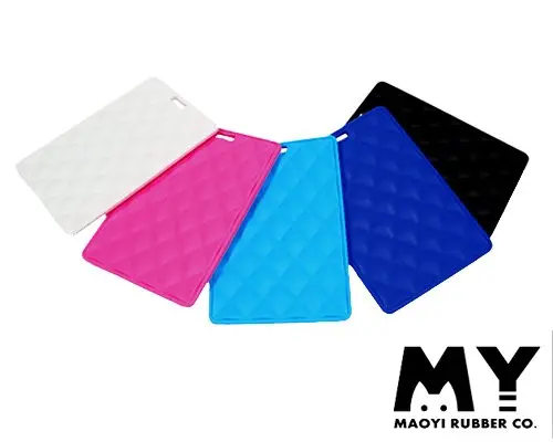 Multi-color silicone natural shaping product-Curved surface with multi-color layer